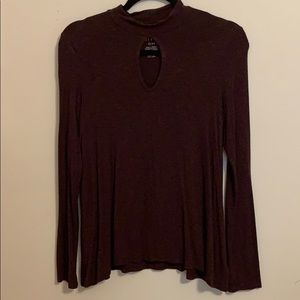 Key hole mock neck tee